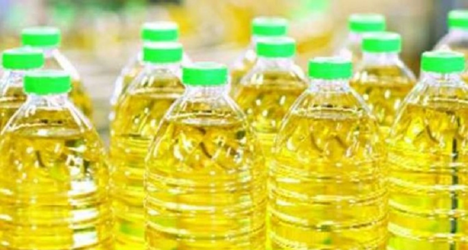 এবার সয়াবিন তেলের দাম কমে তিন বছরের মধ্যে সর্বনিম্ন!