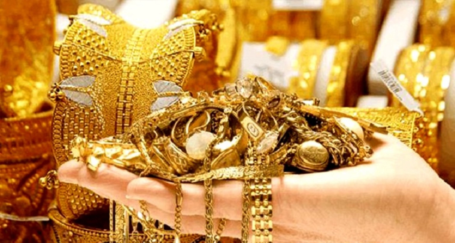 একলাফে কমে গেল স্বর্ণের দাম