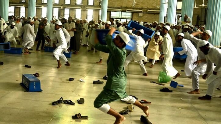 রণক্ষেত্র বায়তুল মোকাররম, আগের খতিব ফিরে আসায় সংঘর্ষের সূত্রপাত